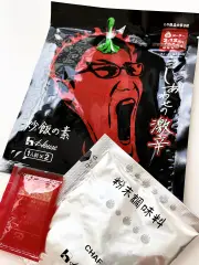 粉末調味料と仕上げオイルが２回分入っています
