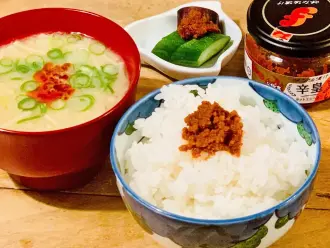 白ごはんと「味な油漬け辛皇(ホットエンペラー)」で至福の時を