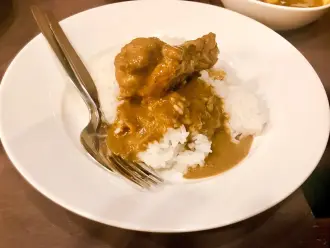 どういう配分とペースで食べ進めていくか。カレー､とくに激辛カレーは頭を使うメニューでもある｡