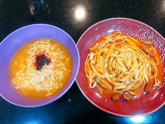 パスタとラーメンで「試食会」は始まった!