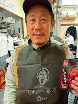良くない?コレ!?っと江口カン。辛メーターのロゴも嬉しい。