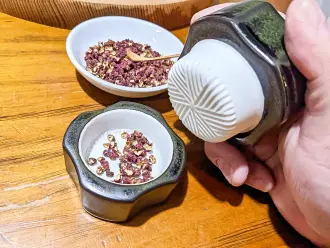 山椒は粉末にするが花椒は乾燥のみ