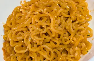 ロゼブルダック炒め麺の完成品