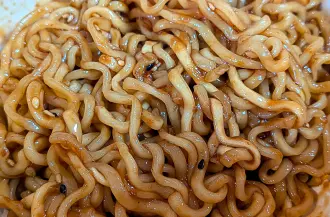 ヤンニョムチキン味ブルダック炒め麺の完成品
